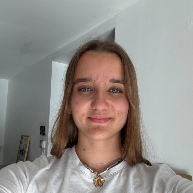 Babysitter in Quincy-Voisins: Lana