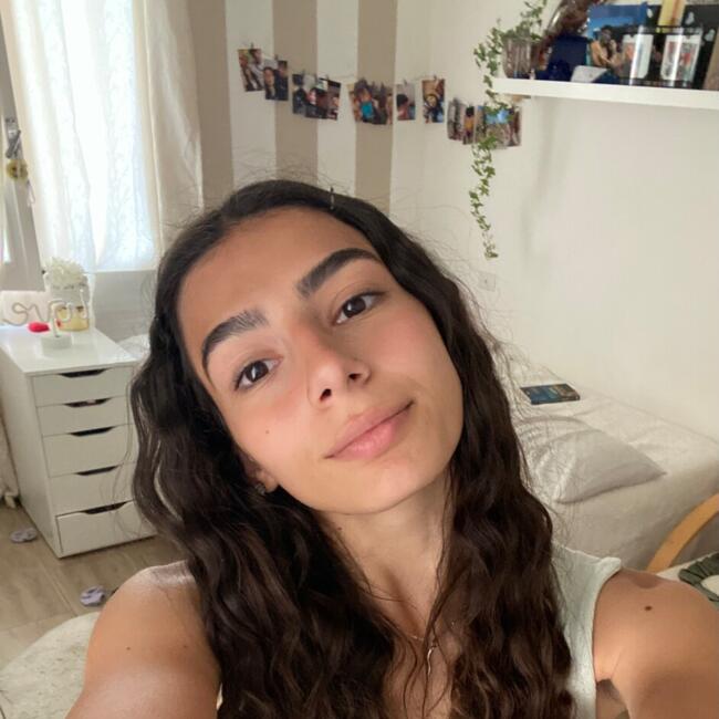 Babysitter a Castelnovo di Sotto: Laura