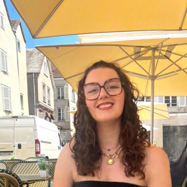 Babysitter in Saint-Cyr-sur-Loire: Blanche