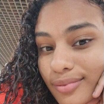 Babysitter in Salvador: Nicole