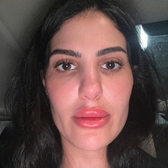 وظيفة جليسة أطفال في أبوظبي: Dana