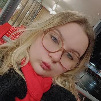 Babysitter in La Louvière: Chloe