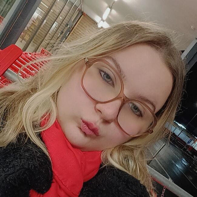 Babysitter in La Louvière: Chloe