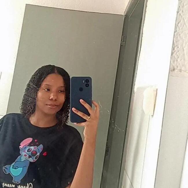 Babysitting job in Manhuaçu: Nicole