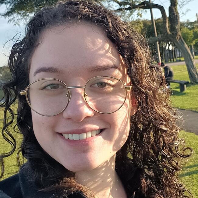 Babysitter in Curitiba: Evellyn