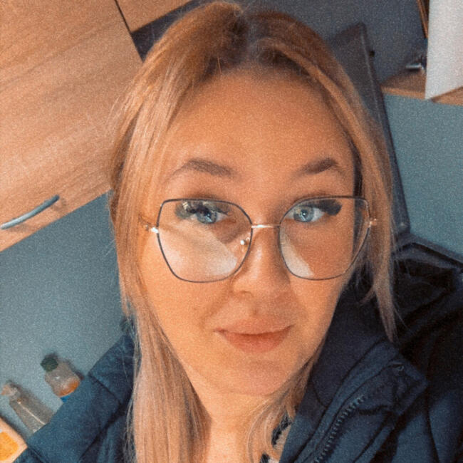 Babysitter in Vojnik: Laura