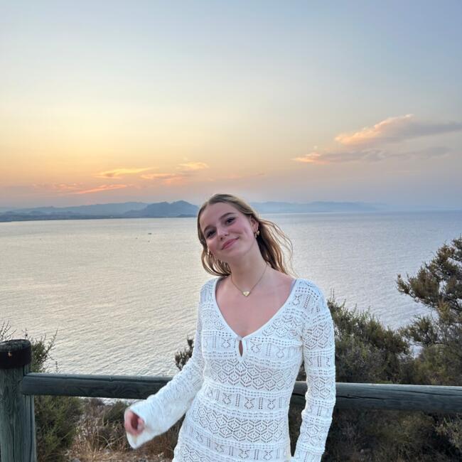 Babysitter in Malle: Elise