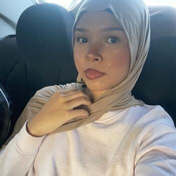 Babysitter Glendale: Ahsama Bee