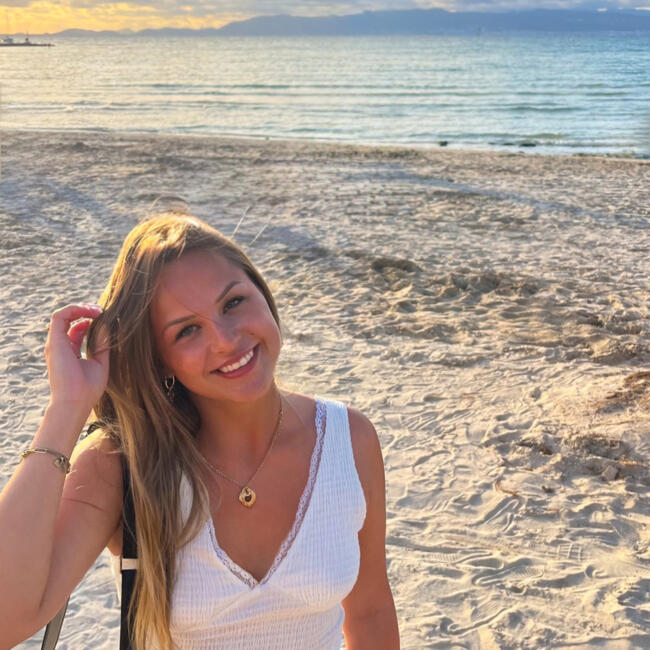 Babysitter in Aye: Oanell