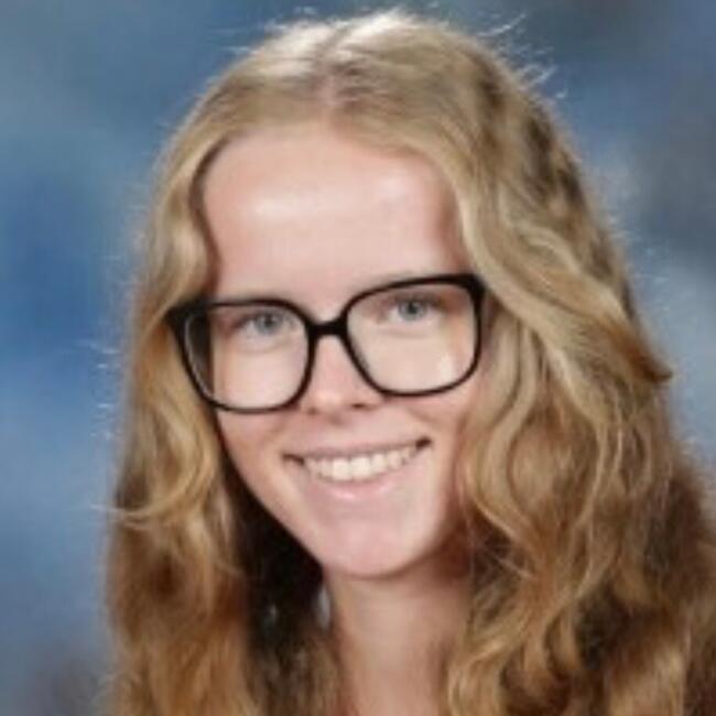 Babysitter in Saint-Aulaire: Elena