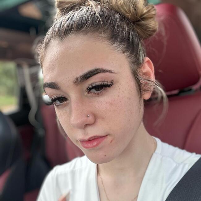 Babysitter in London: Laura