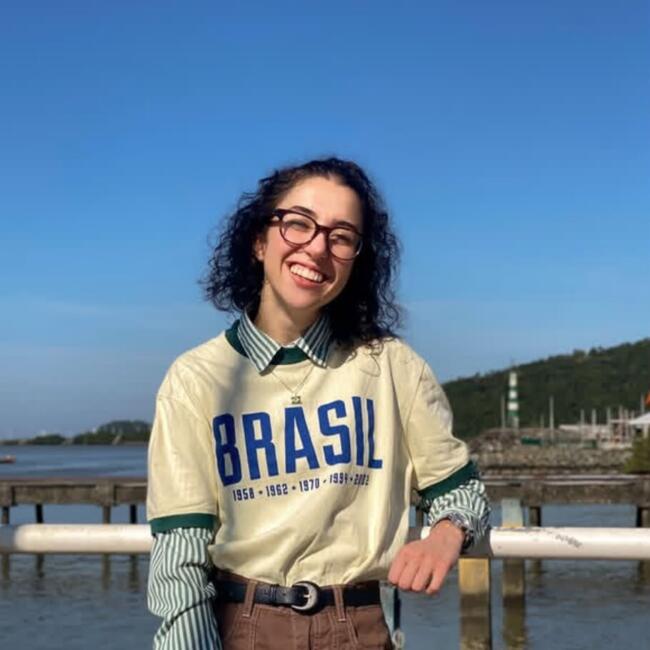 Babá em Urussanga: Isis
