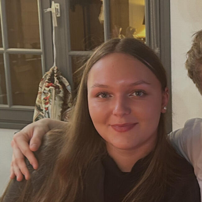 Babysitter in Fresnay-le-Comte: Lena