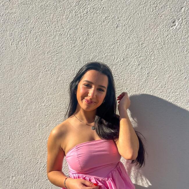 Babysitter in Darque: Bruna