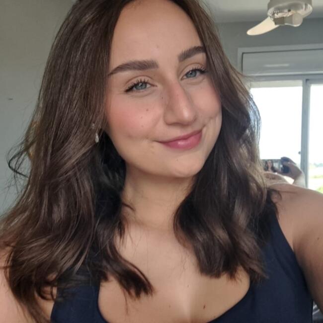 Babá em Porto Alegre: Nicole Loureiro