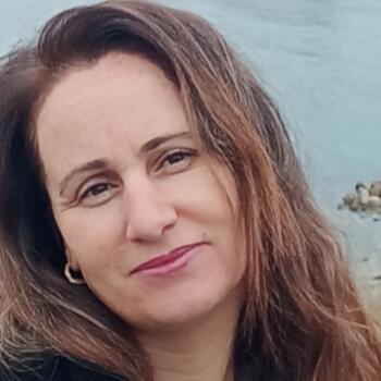 Nanny in Poissy: Mounira