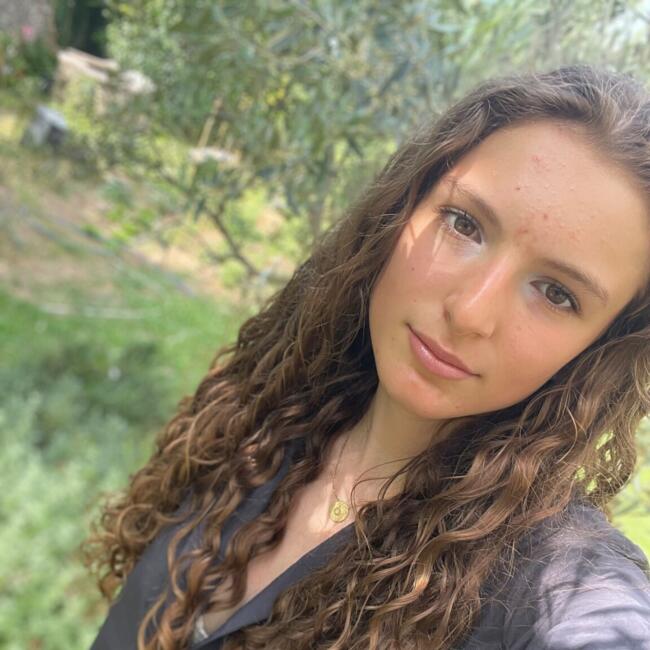 Babysitter in Cabrières-d'Avignon: Lena