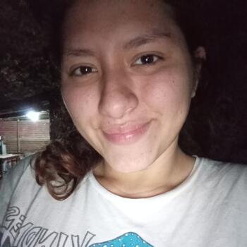 Babysitter in Santa Cruz: Aracely