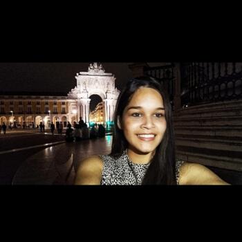 Babysitter em Famões: Luara Lorrayne