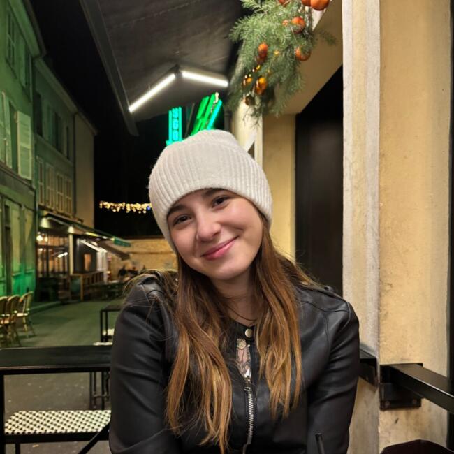 Babysitter in Beaune: Lana