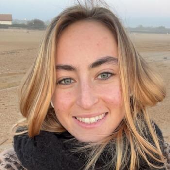 Babysitter in Bordeaux: Charlotte