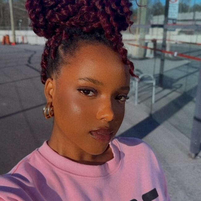 Babysitter in Toronto: Cynthia