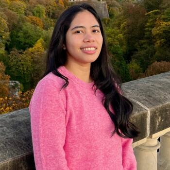 Babysitter in Paris: Salsabila