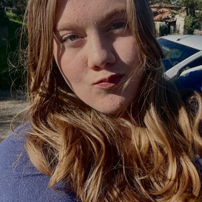 Babysitter in Saint-Estève: Stella