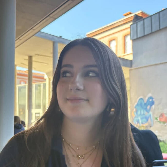 Babysitter in Toulouse: Emmie