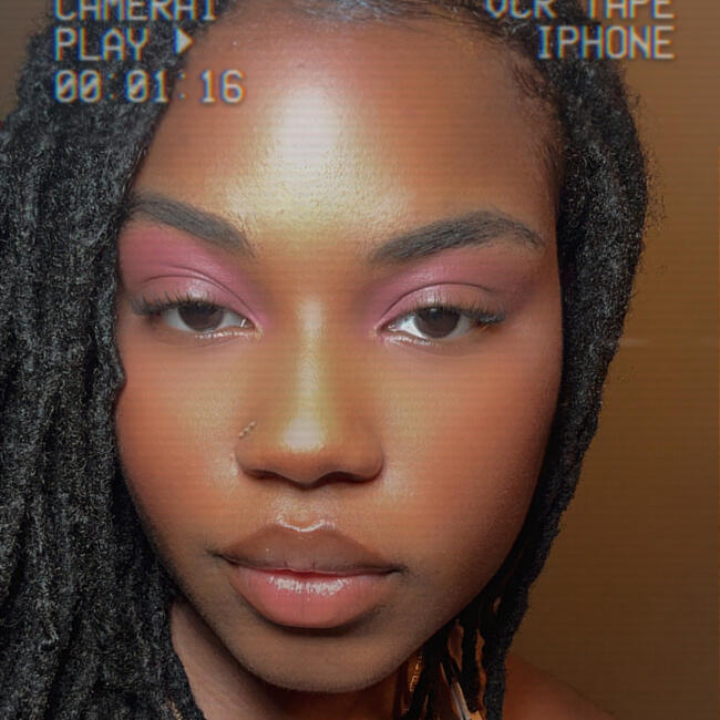 Babysitter in Fall River: Anne