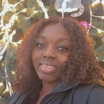 Babysitting job in Galashiels: babysitting job Lawrencia