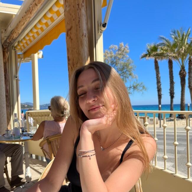 Babysitter in La Londe-les-Maures: Léna
