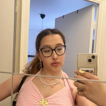 Babysitter in Mantes-la-Ville: Jade
