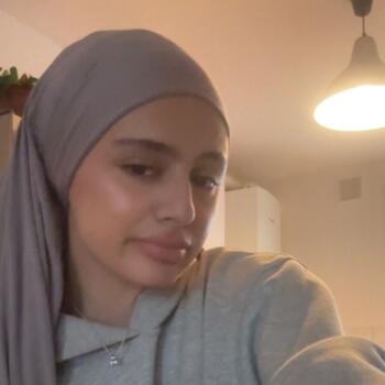 Babysitter in Paris: Kenza