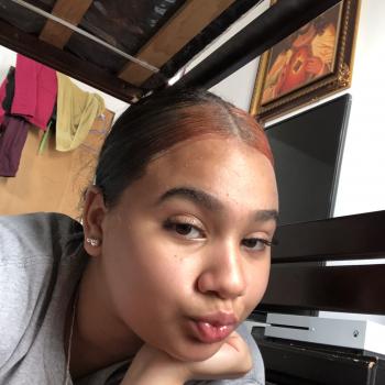 Babysitter in The Bronx: Mariely