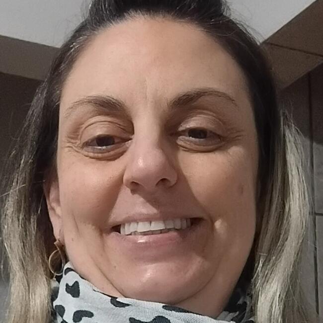 Babysitter in Praia Grande: Renata
