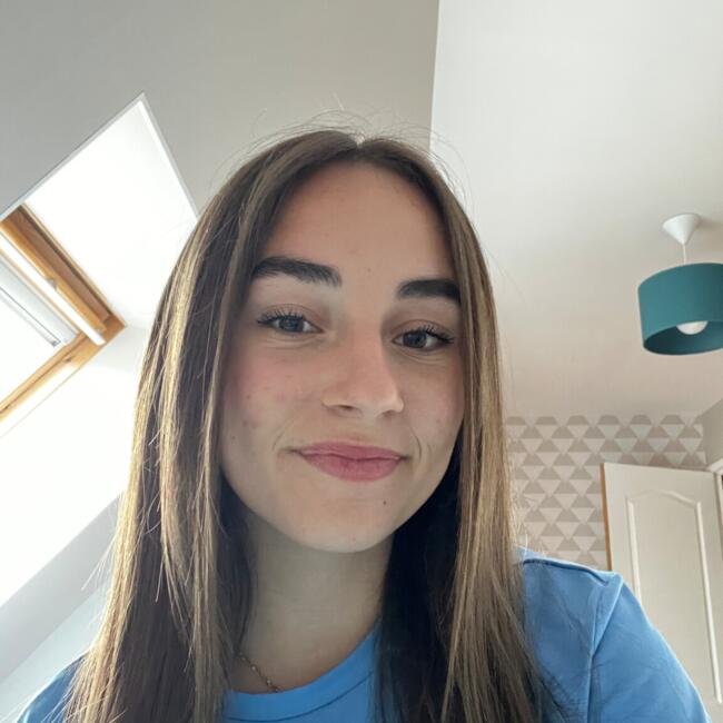 Babysitter in Saint-Jean-du-Bois: Erynn