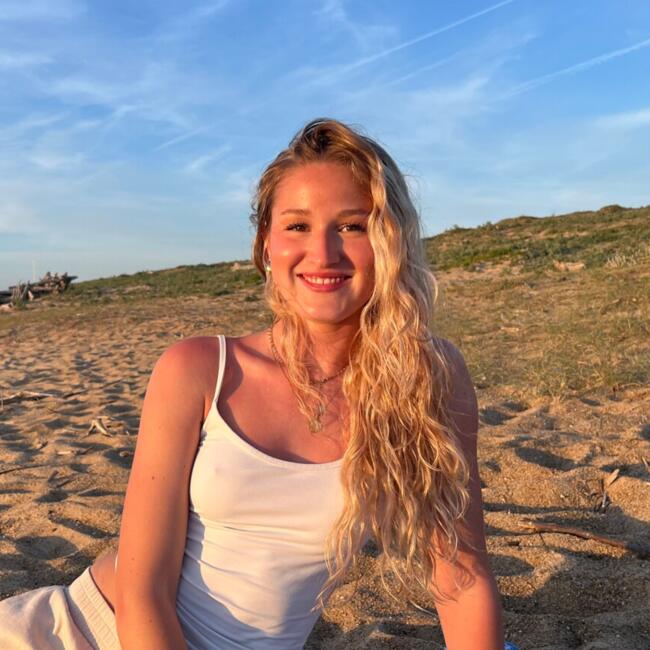 Babysitter in Anglet: Sienna