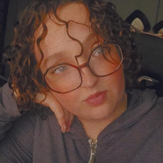 Babysitter in Dommartin-le-Franc: Adeline