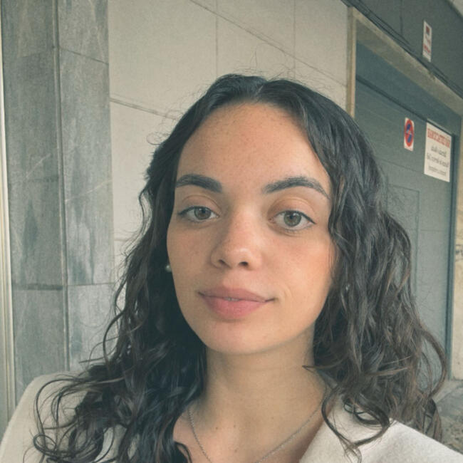 Babysitter in Beja: Beatriz