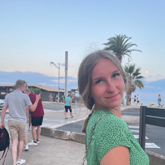 Babysitter στην περιοχή Αρμαντιέρ: Louise