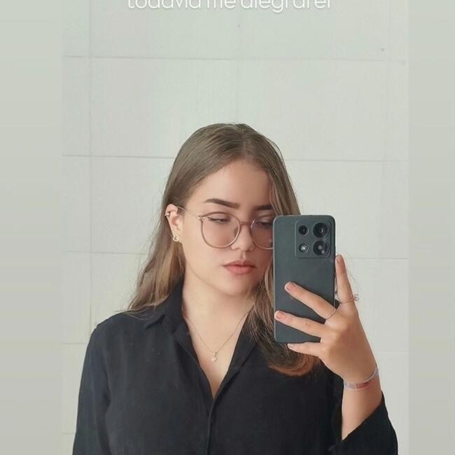 Babysitter in Brasília: Julia