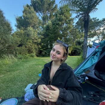 Babysitter Papamoa: Paige