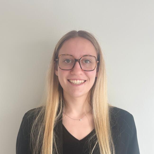 Babysitter in Notre-Dame-d'Oé: Ambre