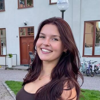 Babysitter Manchester: Isabella