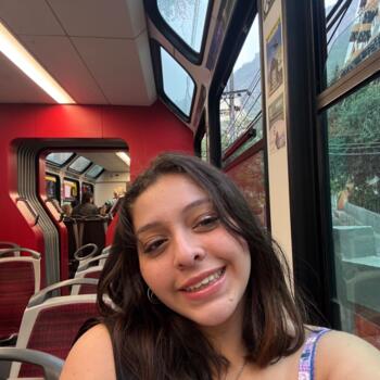 Babysitter in Heredia: Emily