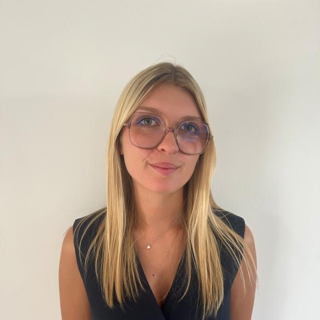 Babysitter in Caen: Emma