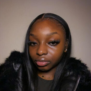 Babysitter in London: Thoyibat