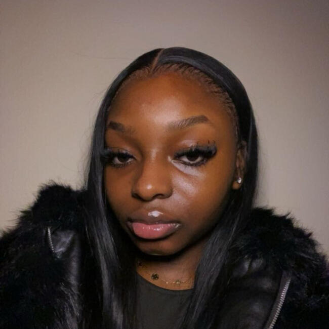 Babysitter in London: Thoyibat