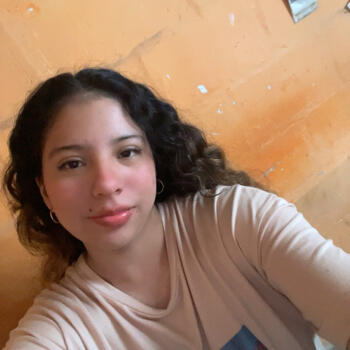 Niñera Ballenita: Génesis Sornoza